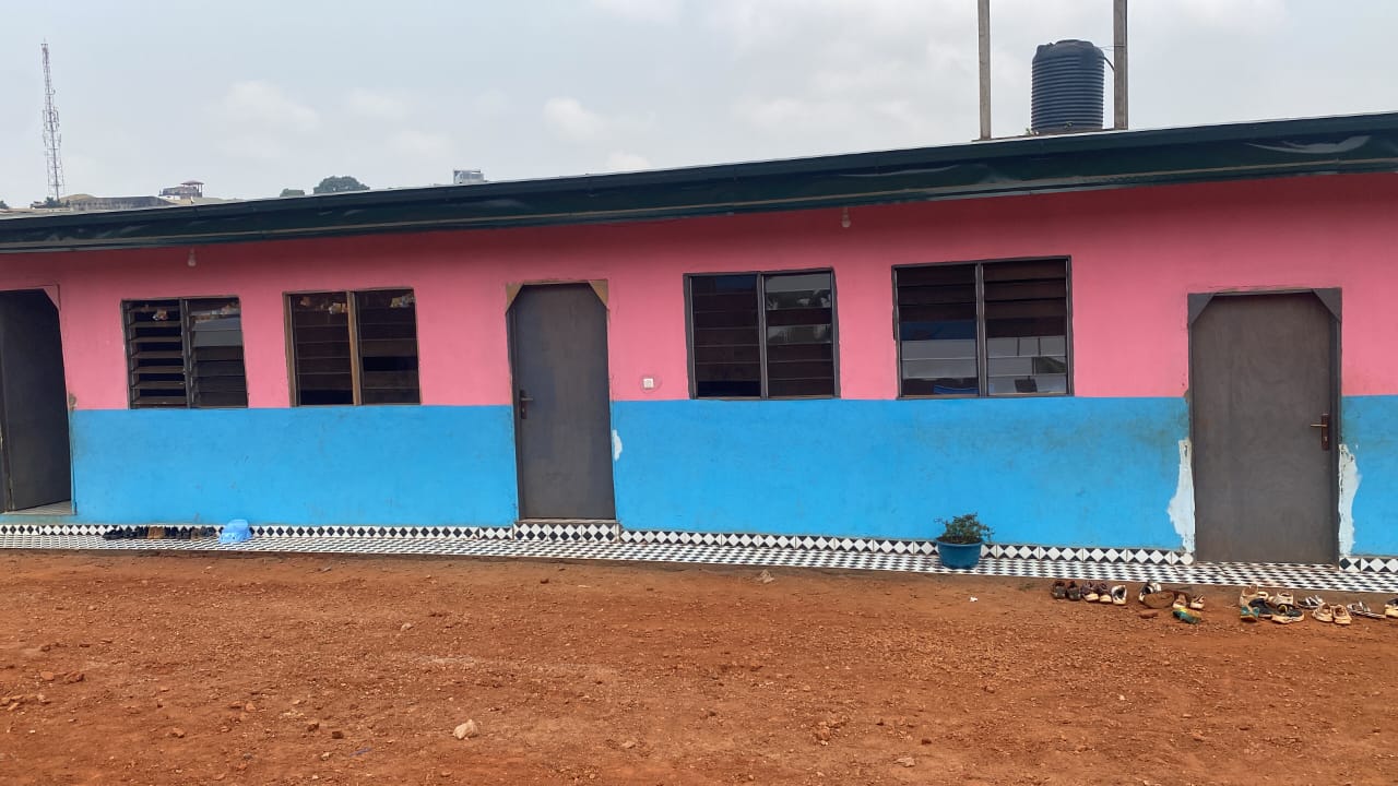 Bâtiment de l'école Les Génies d'Afrique à Nkozoa